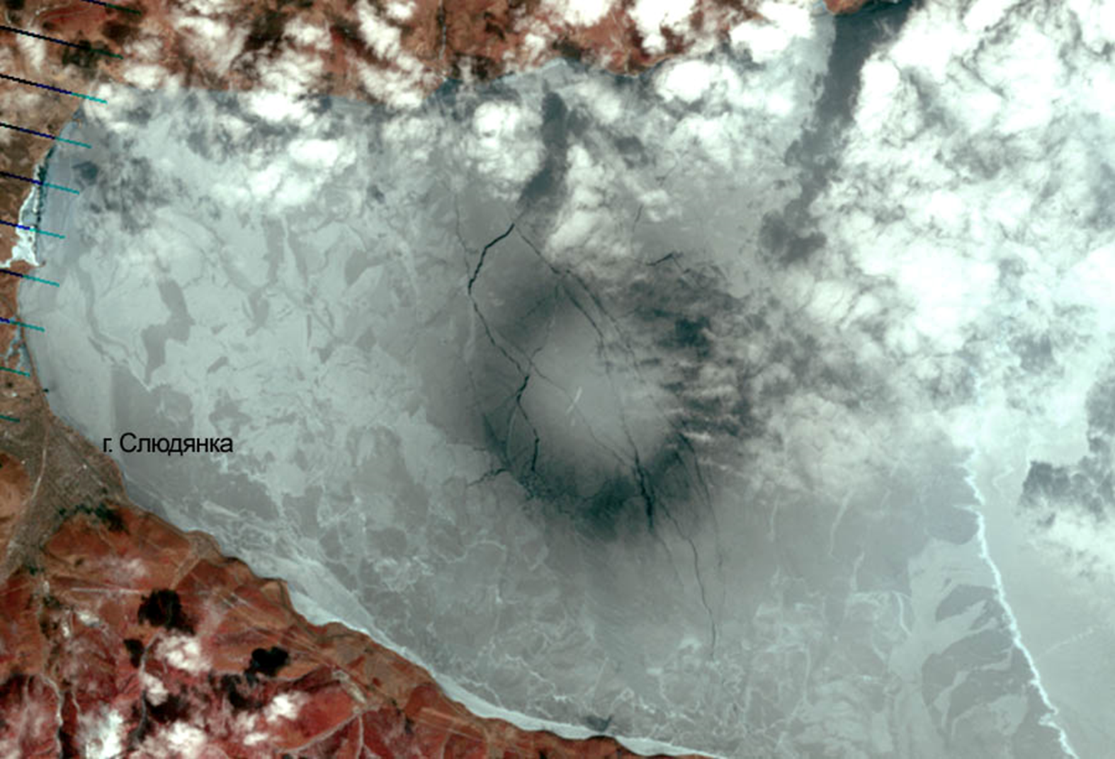Трещины воды. Темные кольца на озере Байкал. Круги на льду Байкала. Чертова воронка на Байкале. Темные круги Байкала.